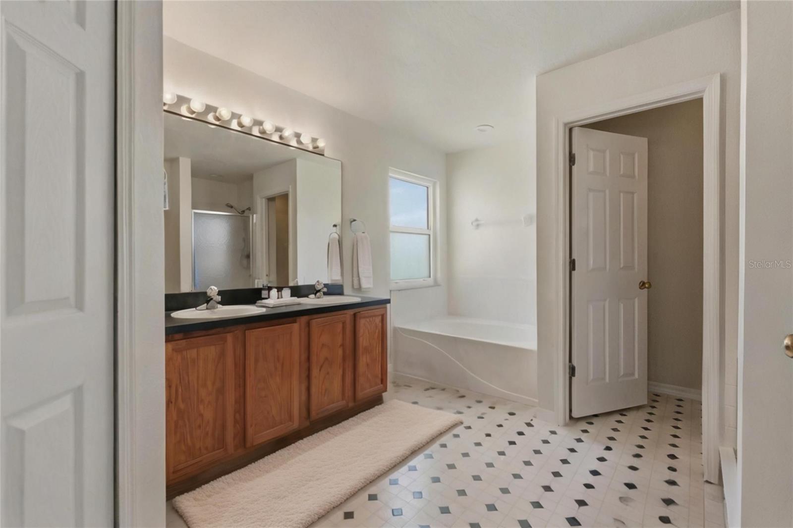 EASTLAKE OAKS PH 4 - Residential