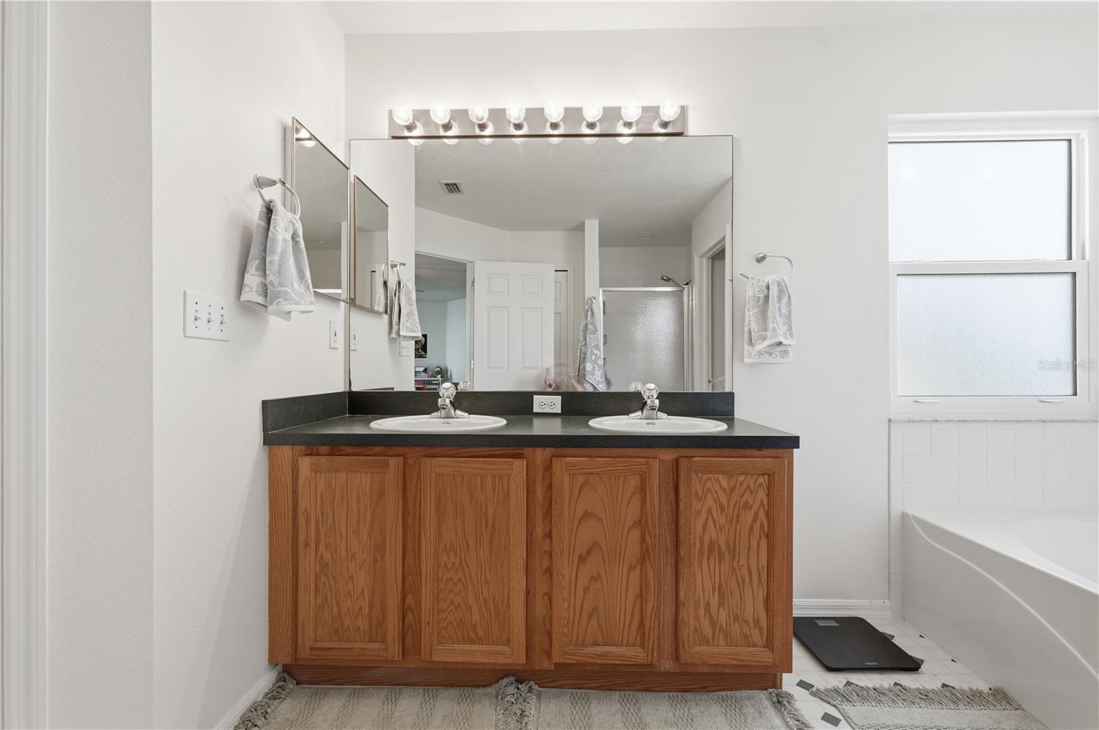 EASTLAKE OAKS PH 4 - Residential