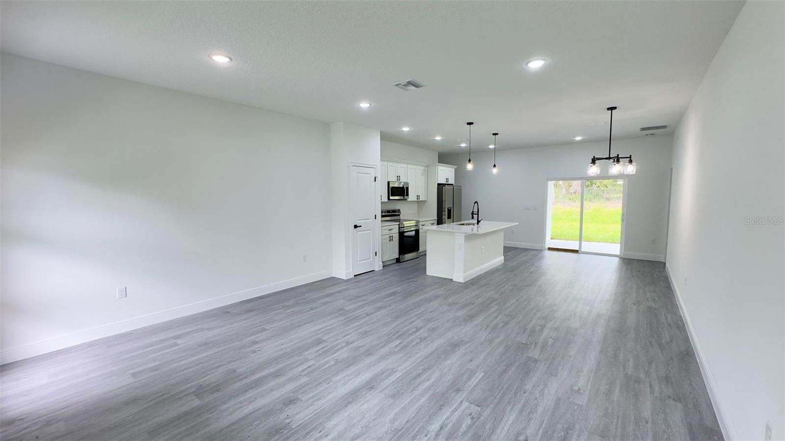 2827 W XENOX DRIVE