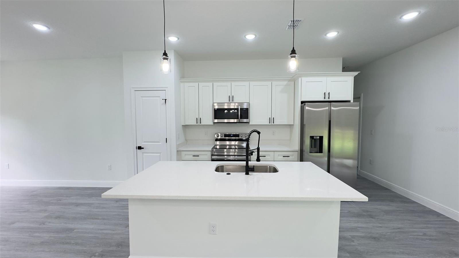 2827 W XENOX DRIVE