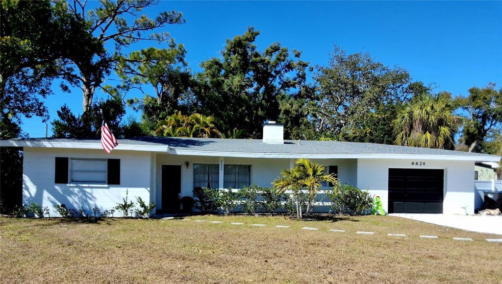 Photo of 6624 Fairway Drive, Sarasota, FL 34243 (MLS # A4681004)