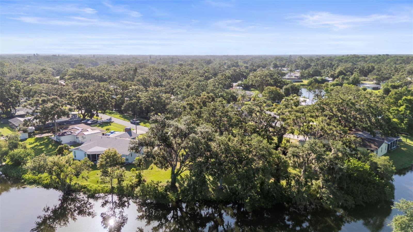 DE SOTO LAKES - Land