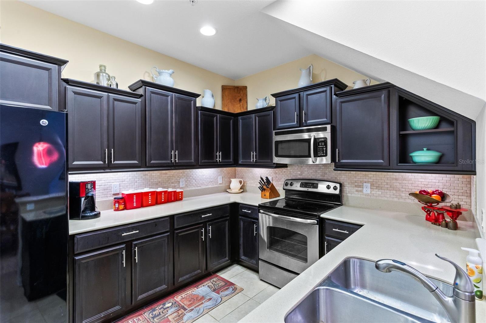 OASIS COVE 2 AT LAKESIDE VILLAGE CONDO PH 1 - Residential