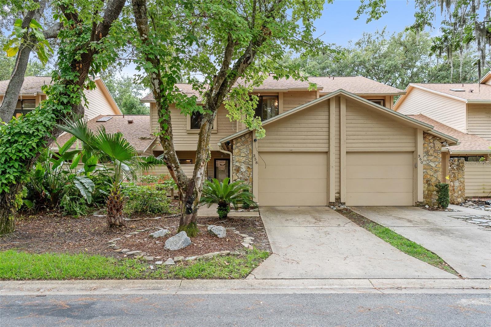 Renovated 3-bedroom, 2.5-bath townhome in Governor’s Point with kitchen and primary bath updated in 2025, vaulted ceilings, cozy fireplace, and new upstairs flooring. All bathrooms feature new vanities. Stainless appliances, 2021 roof, NEW AC, gated front patio, and screened back porch.
HOA includes exterior maintenance, irrigation, water, pest control, termite bond, cable, internet, and full access to pool, tennis/pickleball, playgrounds, and trails.
Top-rated schools - Rock Lake, Lake Brantley. A short drive to Wekiwa Springs State Park and minutes to shopping, dining, and major highways. Wonderful community, excellent townhome.