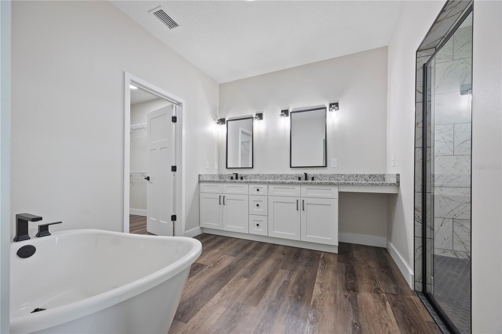 RUSSWOOD - Residential