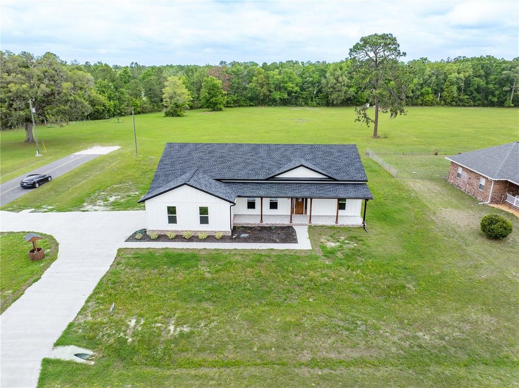 Photo of 151 SW Scott Pl, Lake City, FL 32024 (MLS # GC539745)