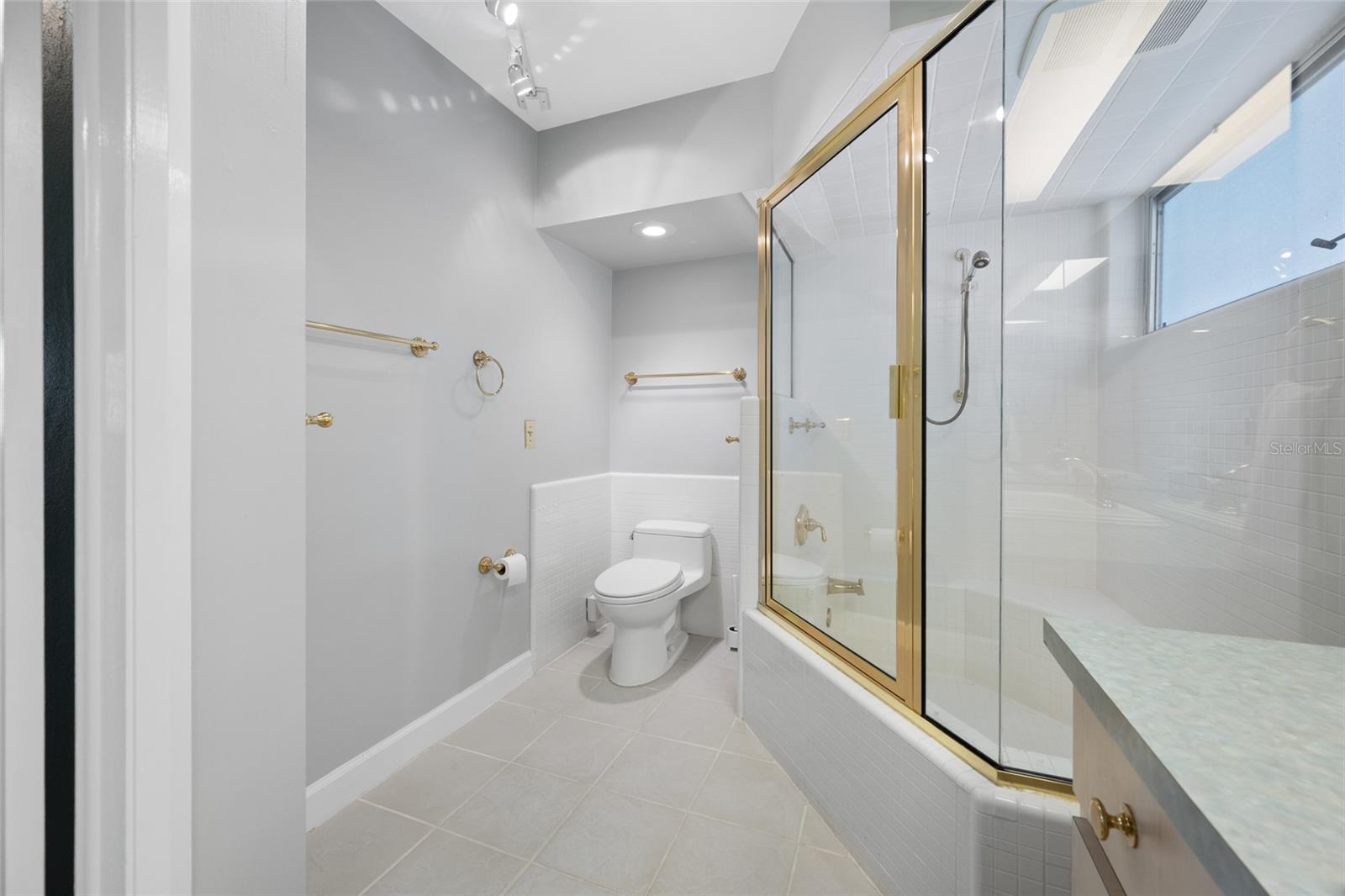 EAST BAY COUNTRY CLUB CONDO APTS - Residential