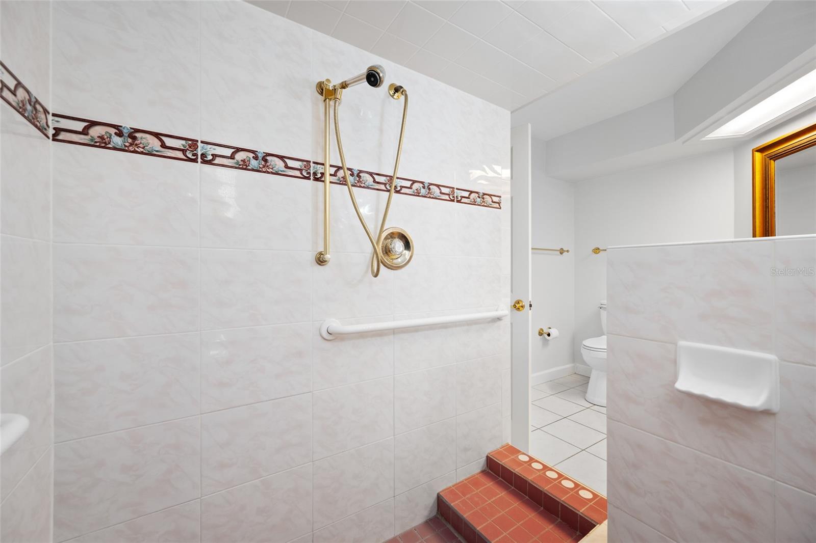 EAST BAY COUNTRY CLUB CONDO APTS - Residential