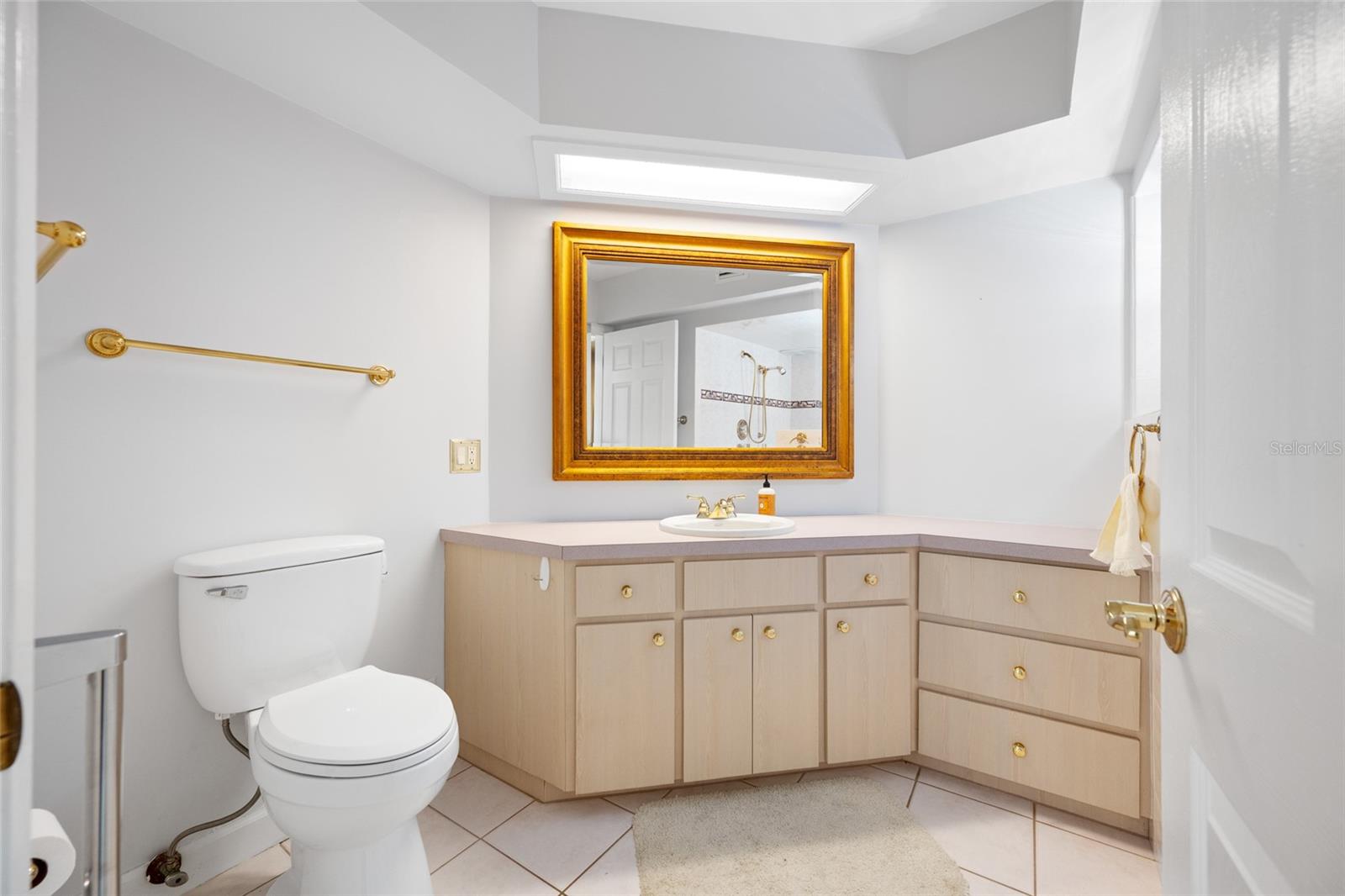 EAST BAY COUNTRY CLUB CONDO APTS - Residential