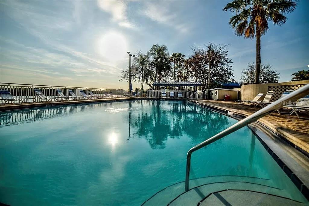 ISLAND RESORT AT MARINERS CLUB - Residential