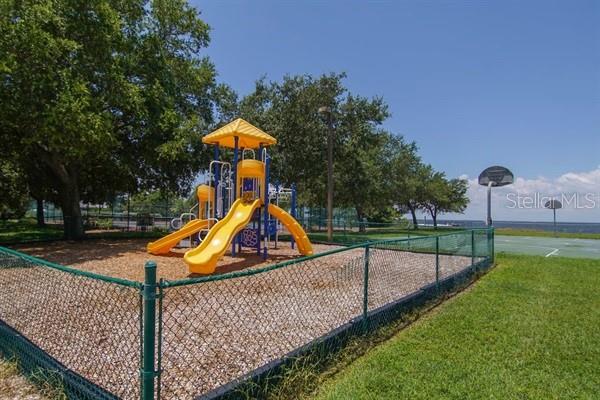 ISLAND RESORT AT MARINERS CLUB - Residential