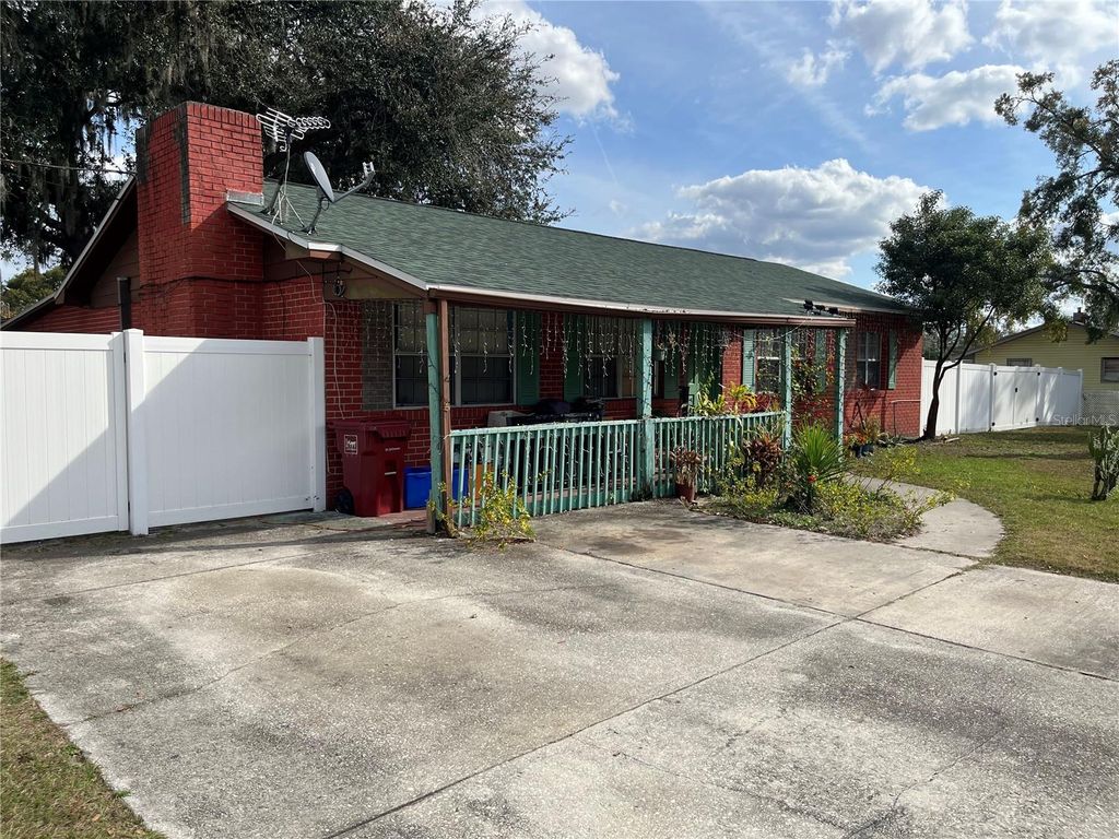 Photo of 1506 N Bracewell Drive, Plant City, FL 33563 (MLS # TB8462486)