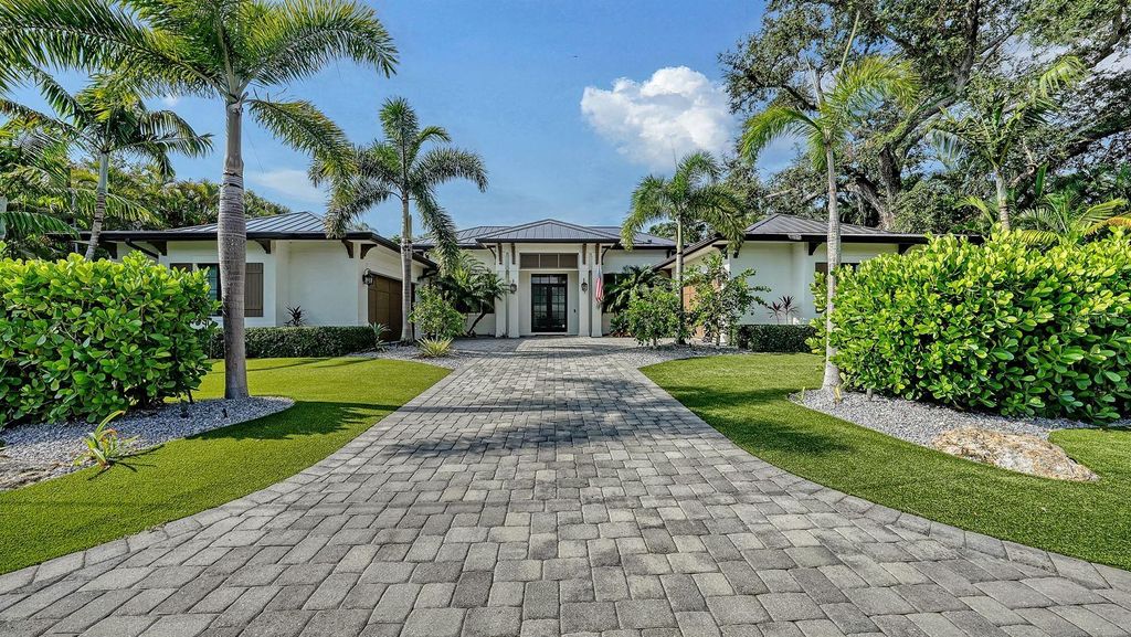 Photo of 1622 Kenilworth Street, Sarasota, FL 34231 (MLS # A4676310)