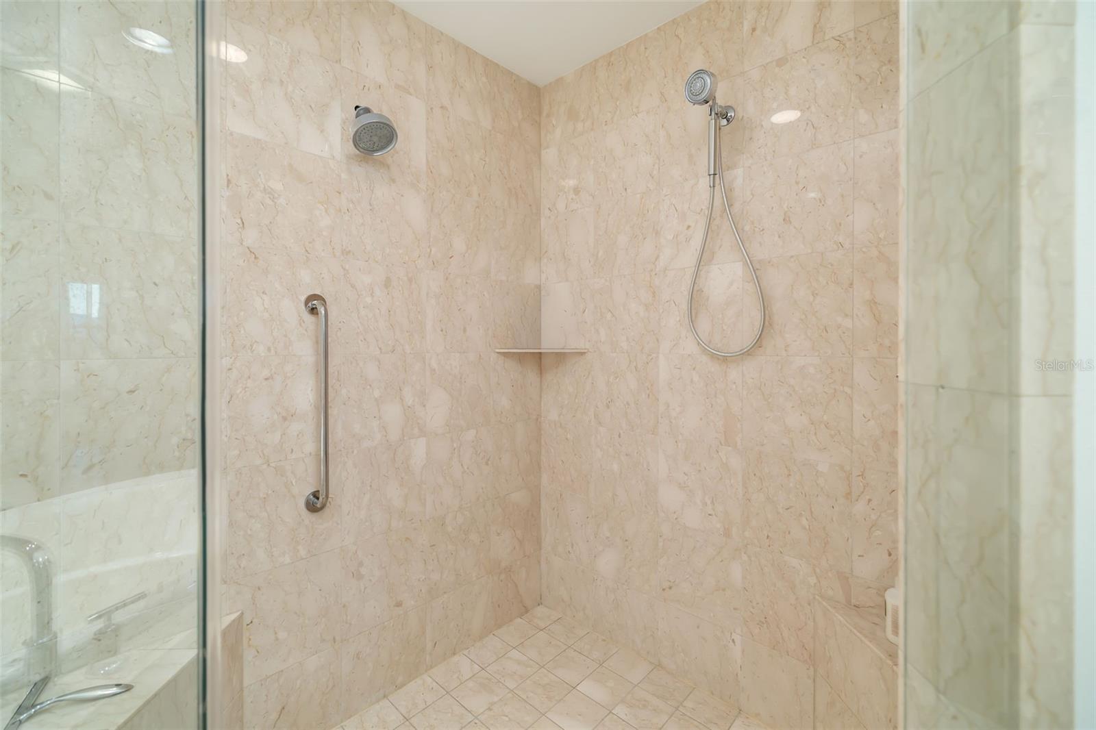 PLAZA AT 05 POINTS RESIDENCES - Residential