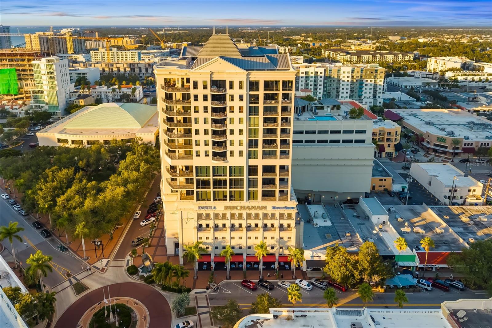 PLAZA AT 05 POINTS RESIDENCES - Residential