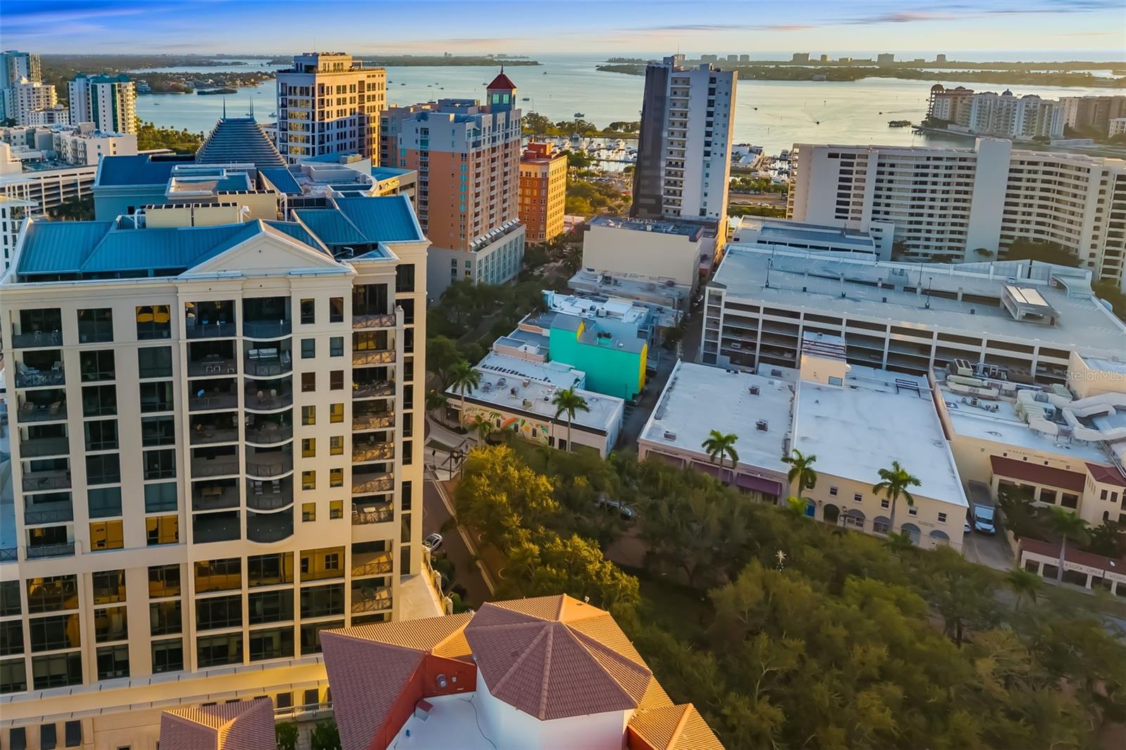 PLAZA AT 05 POINTS RESIDENCES - Residential