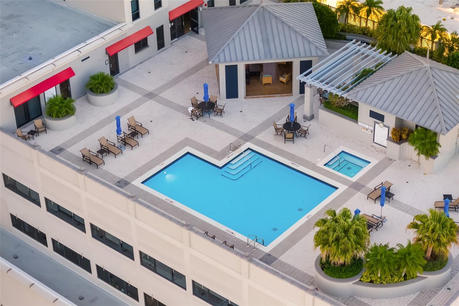 PLAZA AT 05 POINTS RESIDENCES - Residential