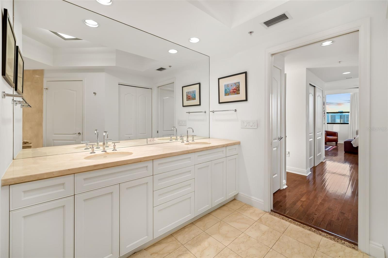 PLAZA AT 05 POINTS RESIDENCES - Residential