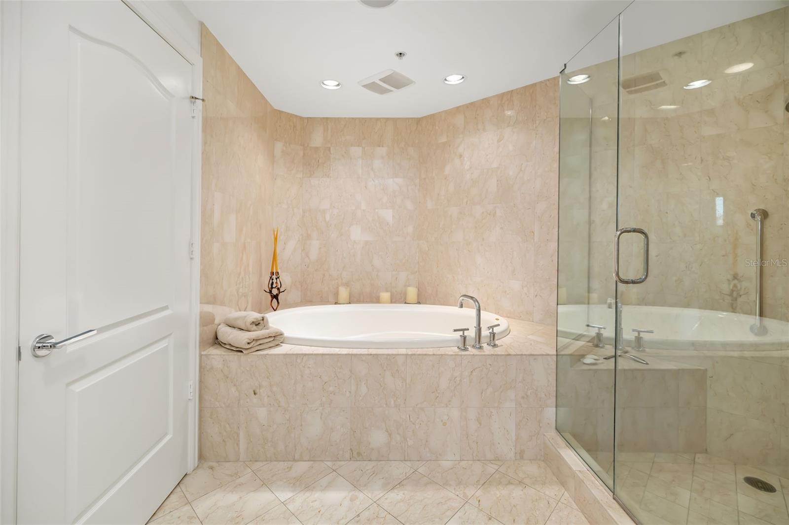 PLAZA AT 05 POINTS RESIDENCES - Residential