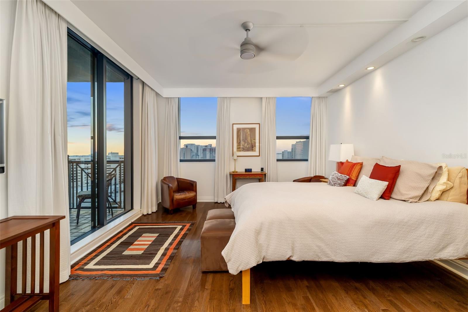 PLAZA AT 05 POINTS RESIDENCES - Residential