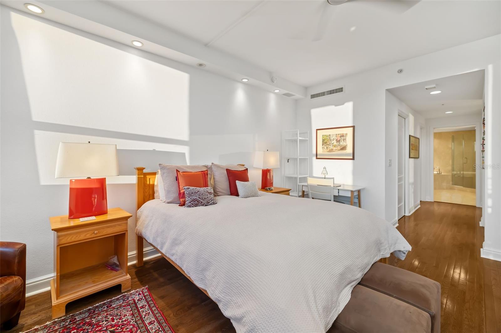 PLAZA AT 05 POINTS RESIDENCES - Residential