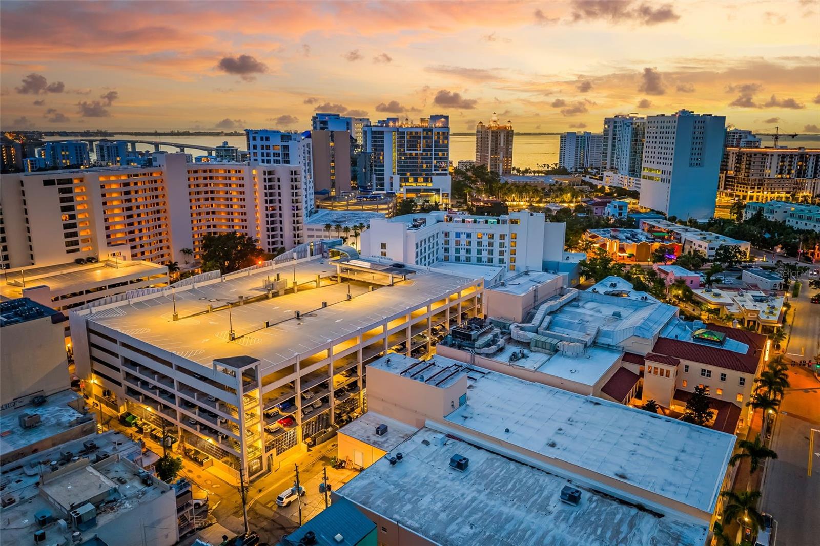 PLAZA AT 05 POINTS RESIDENCES - Residential