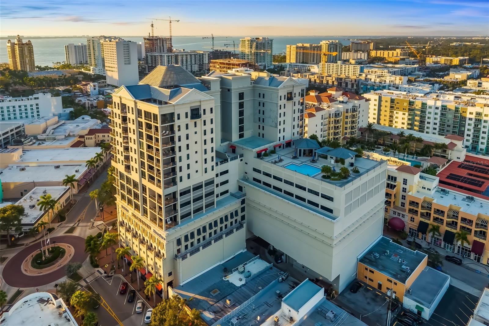 PLAZA AT 05 POINTS RESIDENCES - Residential