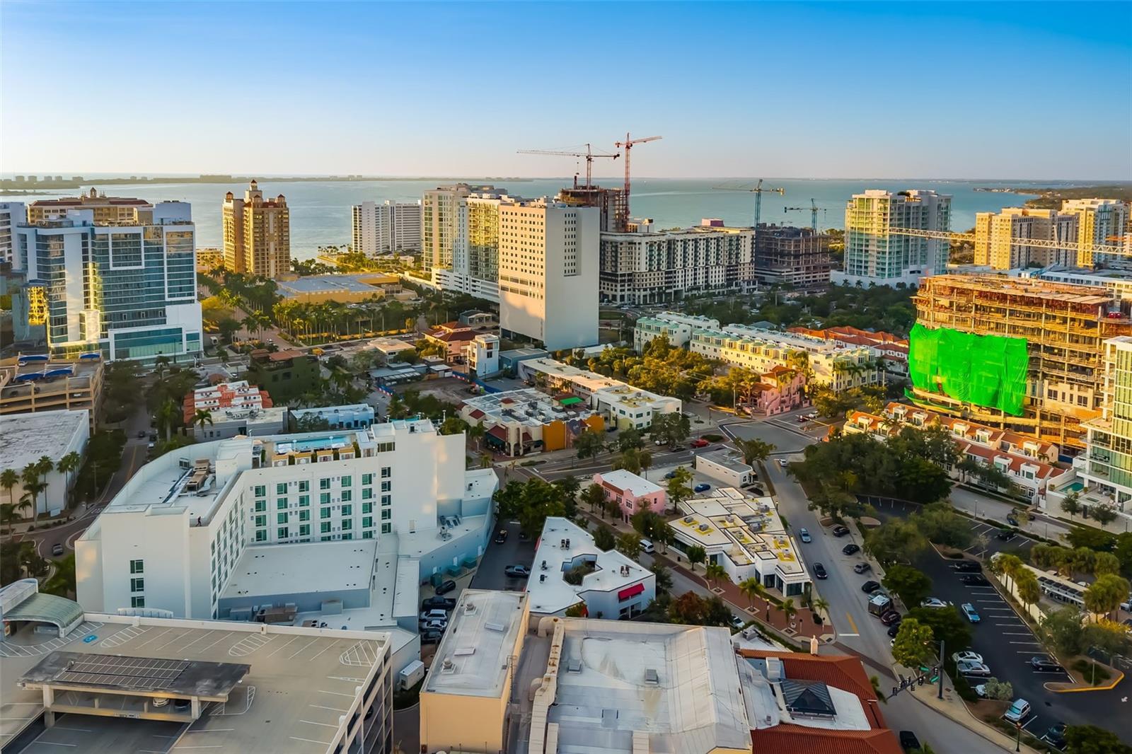 PLAZA AT 05 POINTS RESIDENCES - Residential