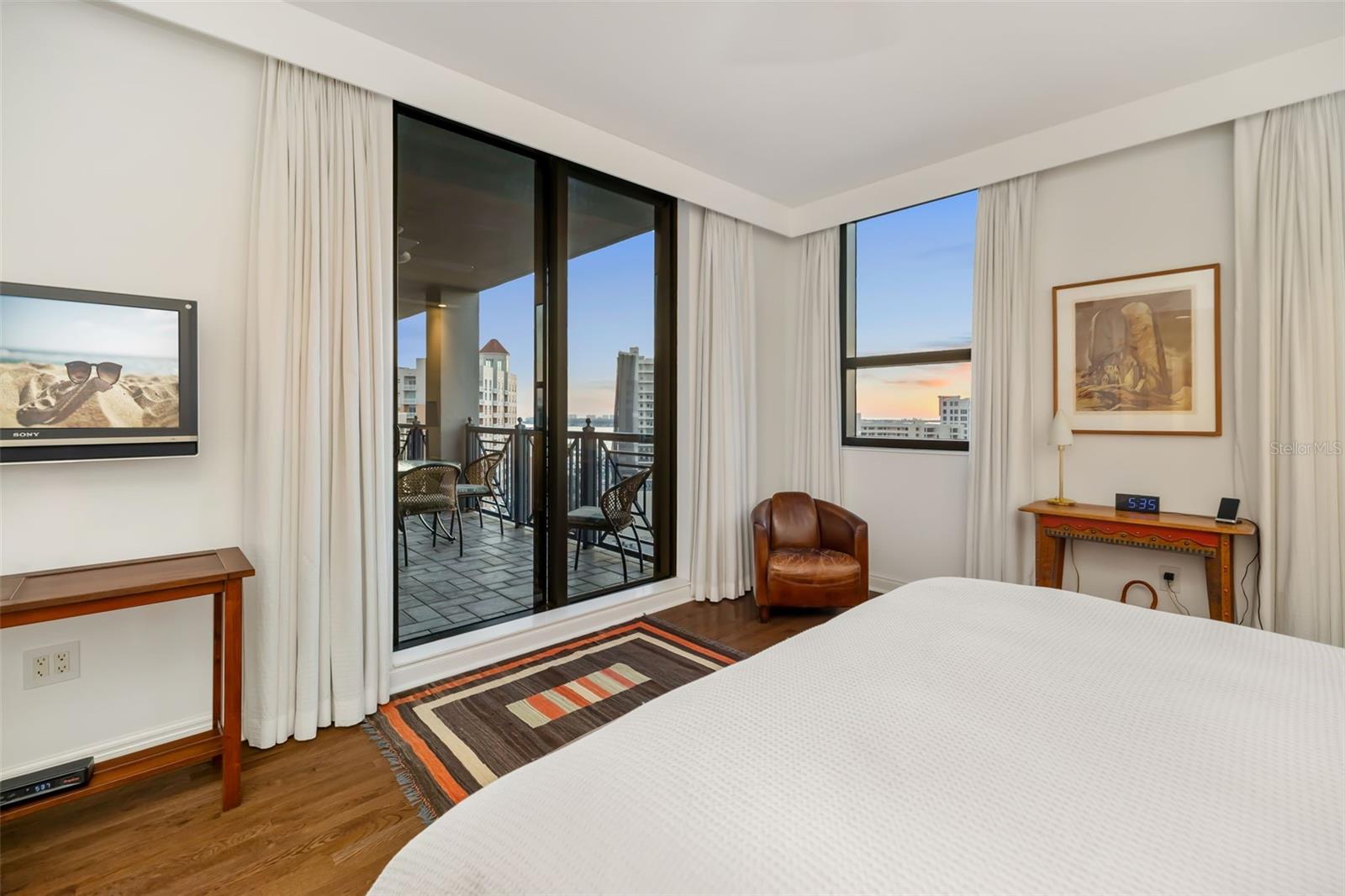 PLAZA AT 05 POINTS RESIDENCES - Residential