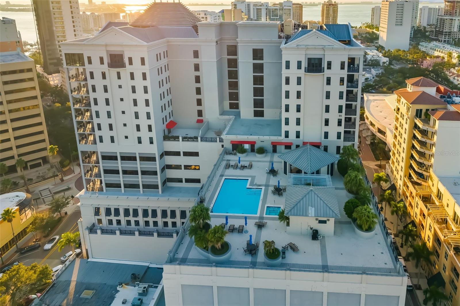 PLAZA AT 05 POINTS RESIDENCES - Residential