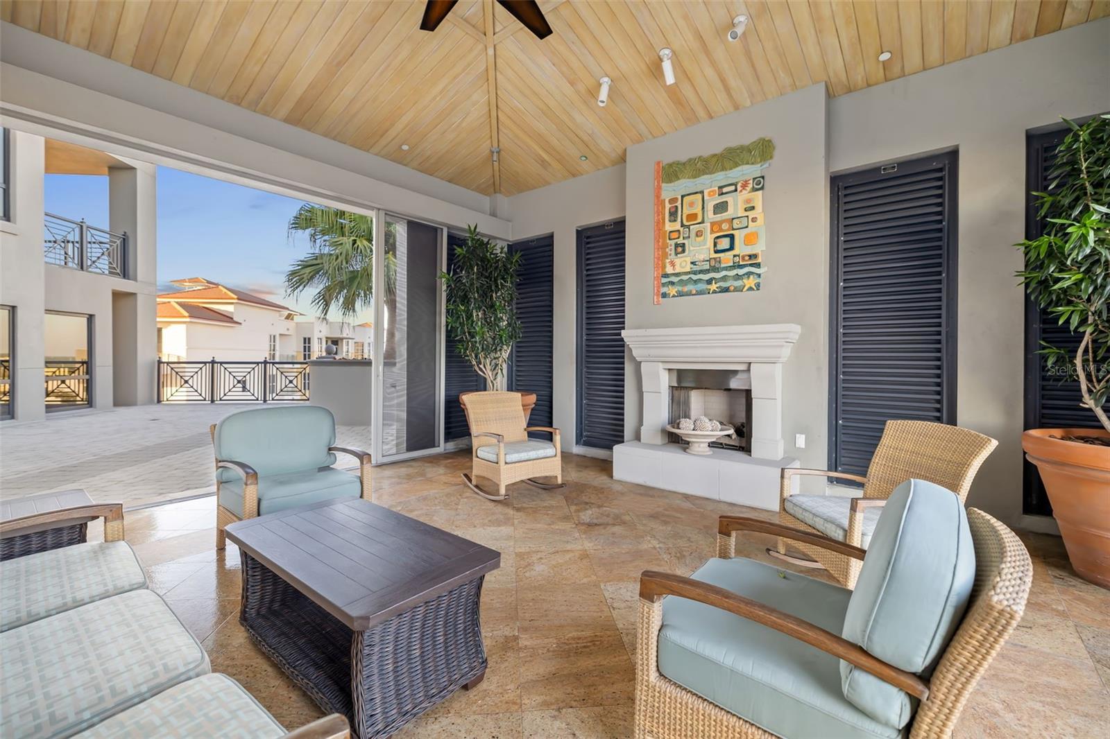 PLAZA AT 05 POINTS RESIDENCES - Residential