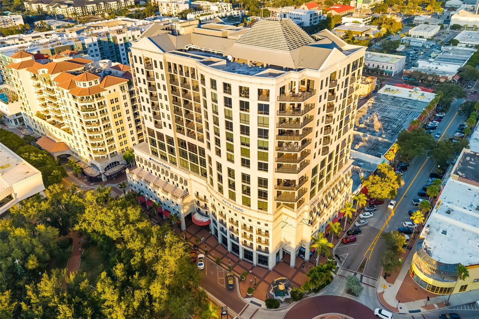 PLAZA AT 05 POINTS RESIDENCES - Residential