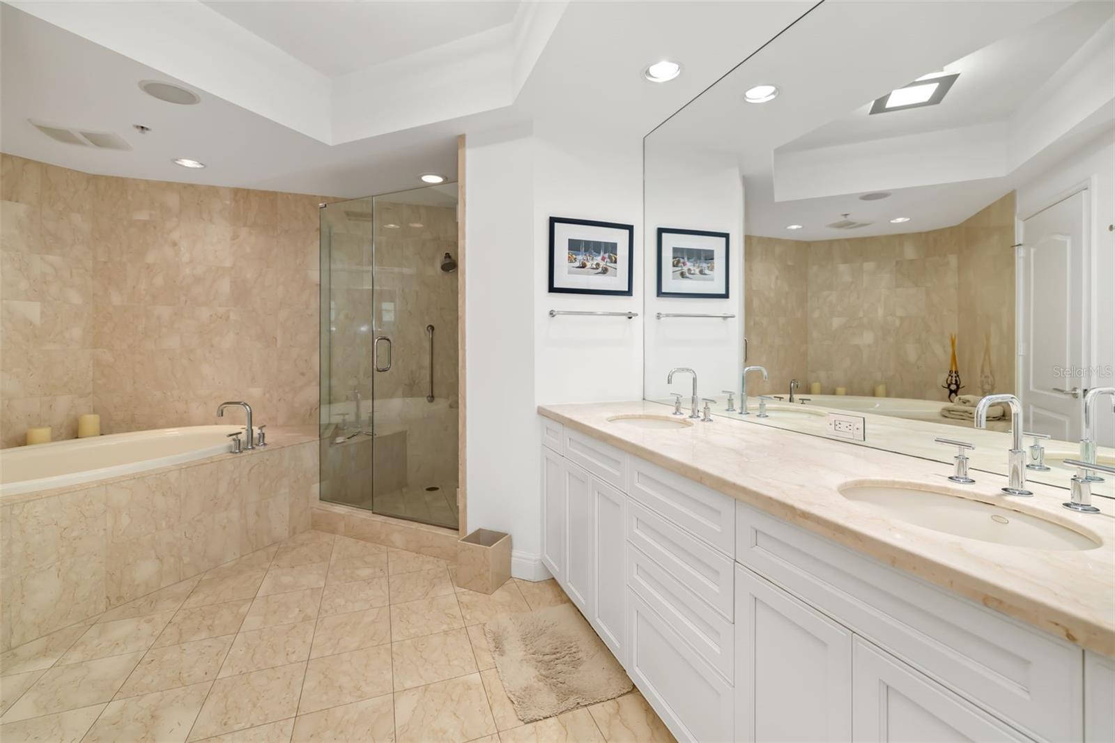 PLAZA AT 05 POINTS RESIDENCES - Residential