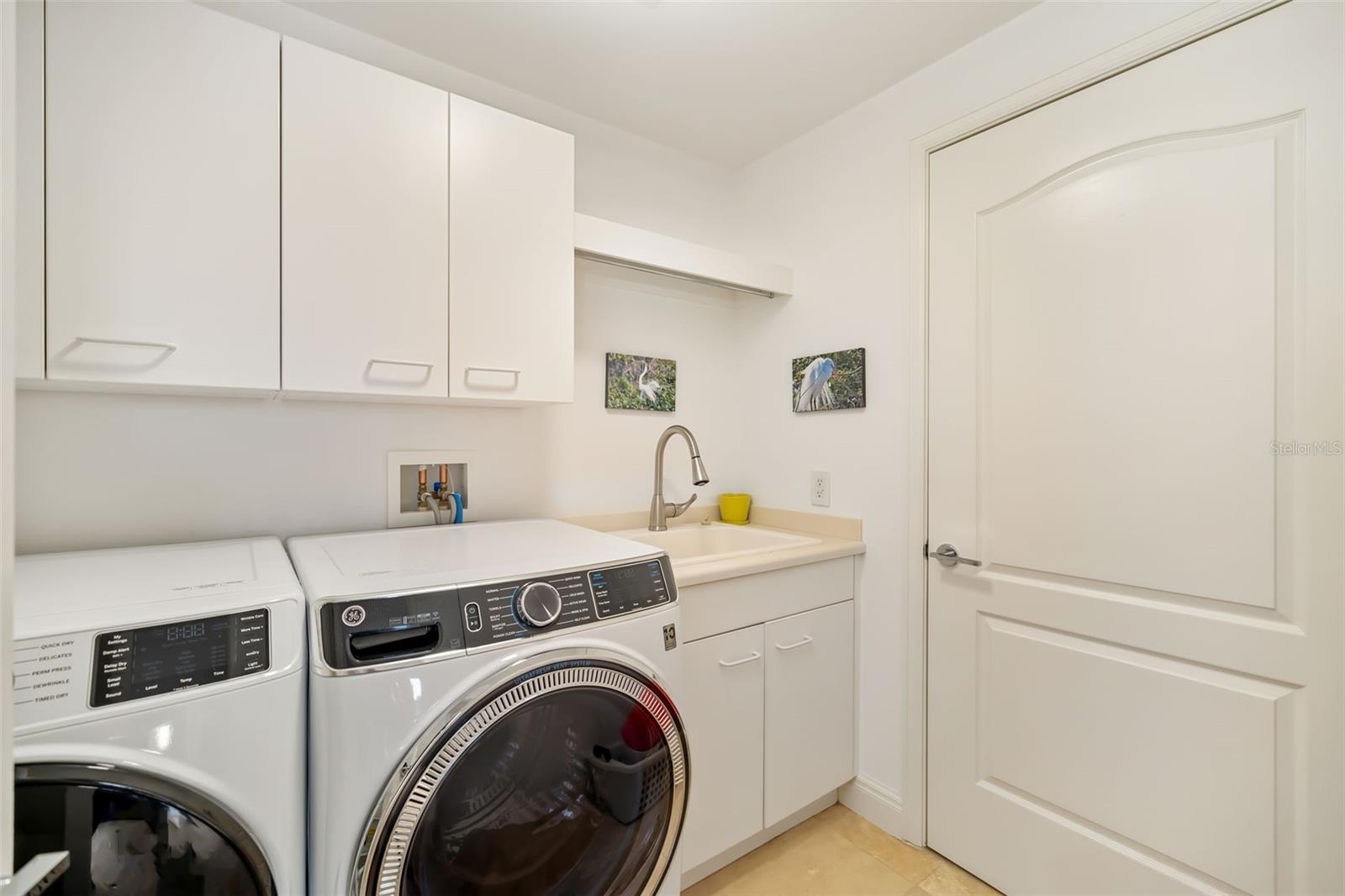 PLAZA AT 05 POINTS RESIDENCES - Residential