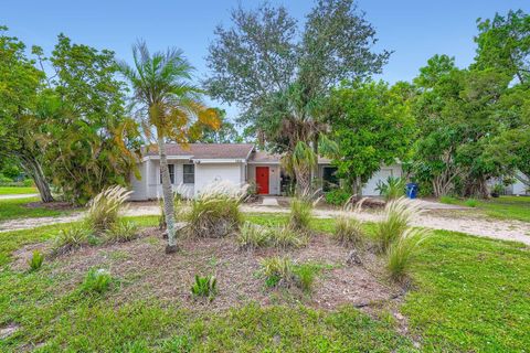 Photo of 7222 Meadowbrook Drive, Sarasota, FL 34243 (MLS # TB8453435)