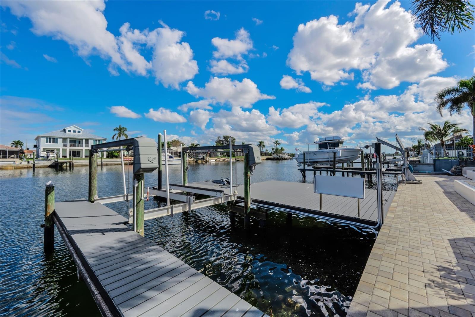 FLOR A MAR - Residential