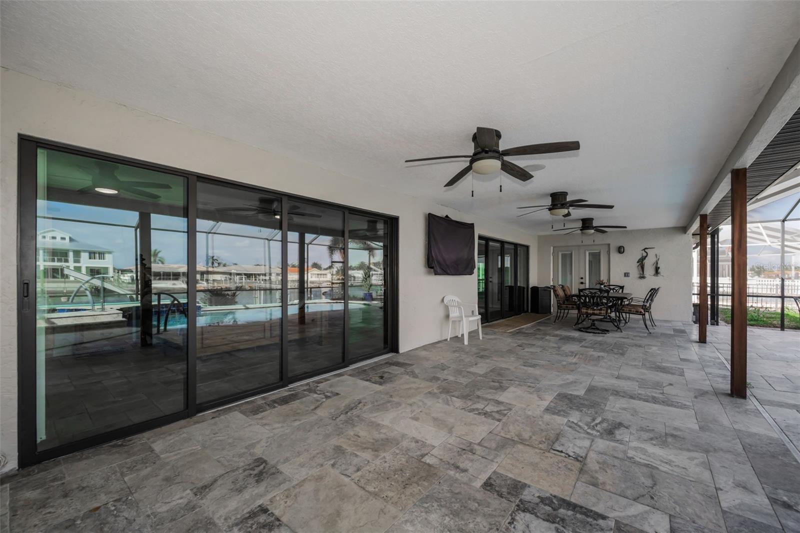 FLOR A MAR - Residential