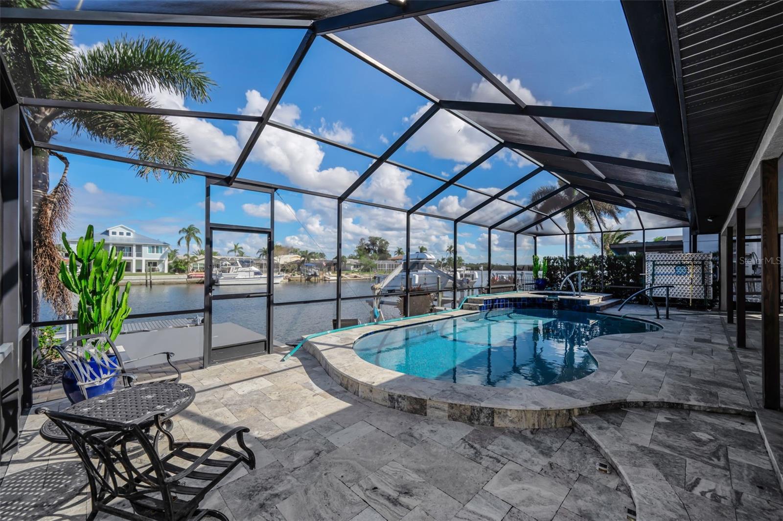 FLOR A MAR - Residential