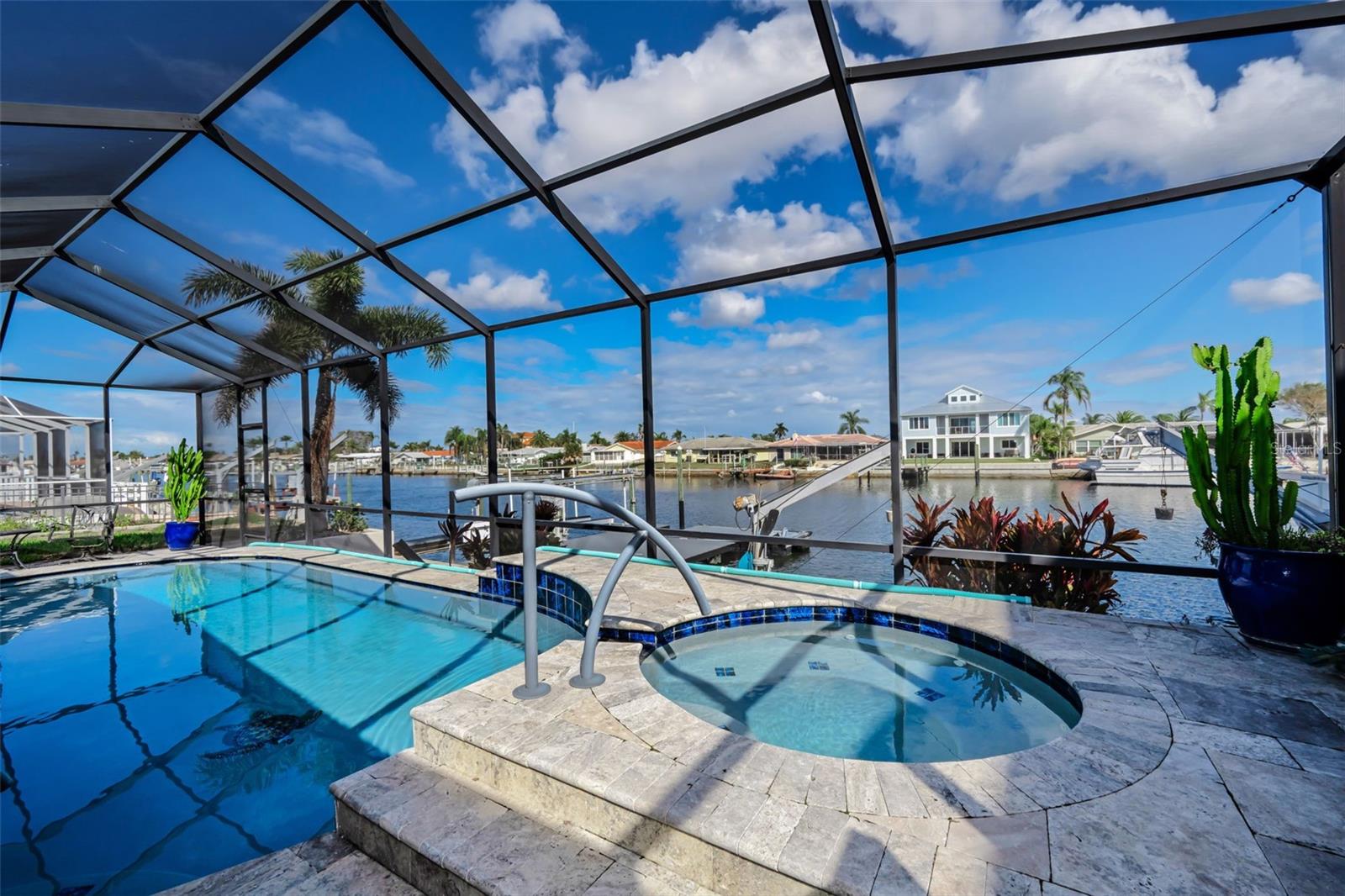 FLOR A MAR - Residential