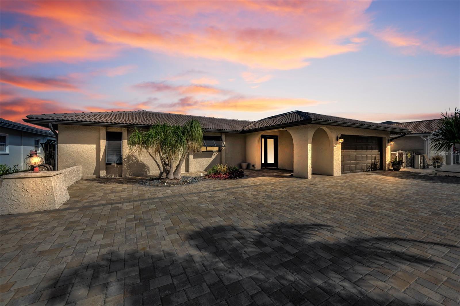 FLOR A MAR - Residential