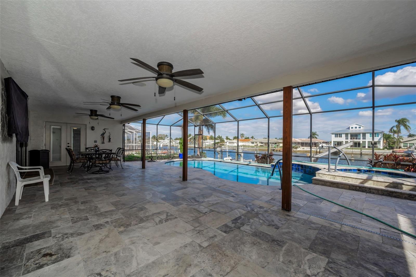 FLOR A MAR - Residential