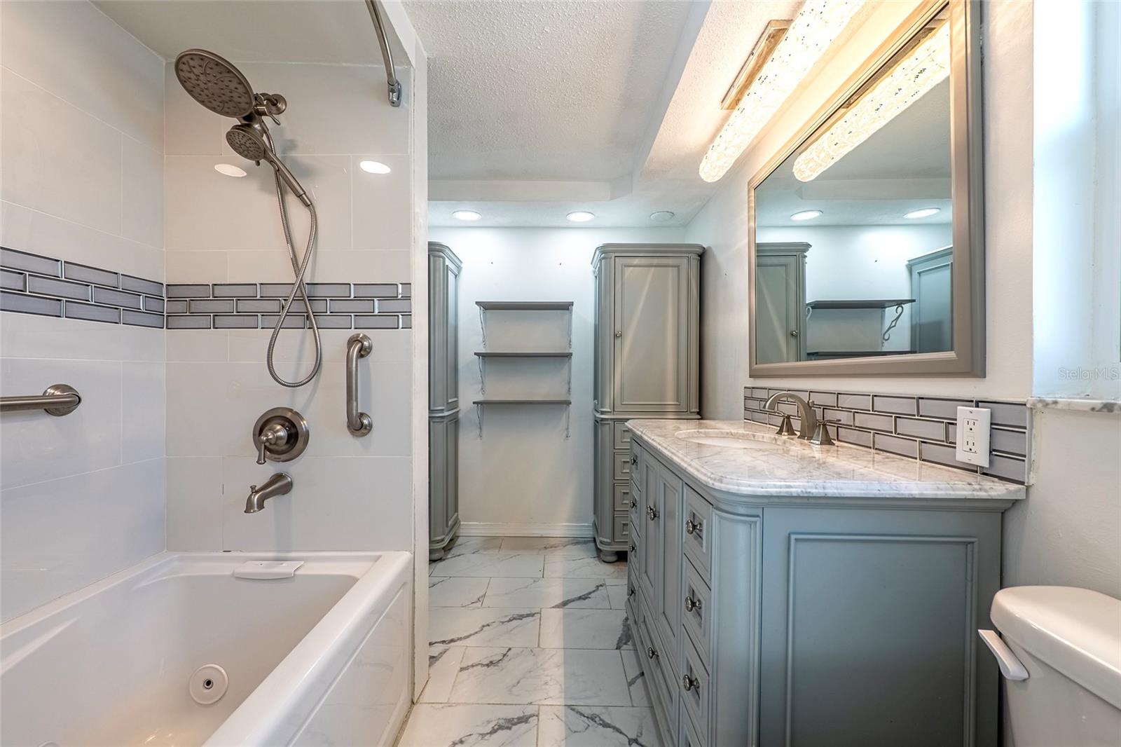 REGENCY PARK - Residential