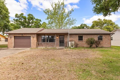 Photo of 407 Wyoming Avenue, Saint Cloud, FL 34769 (MLS # O6396917)