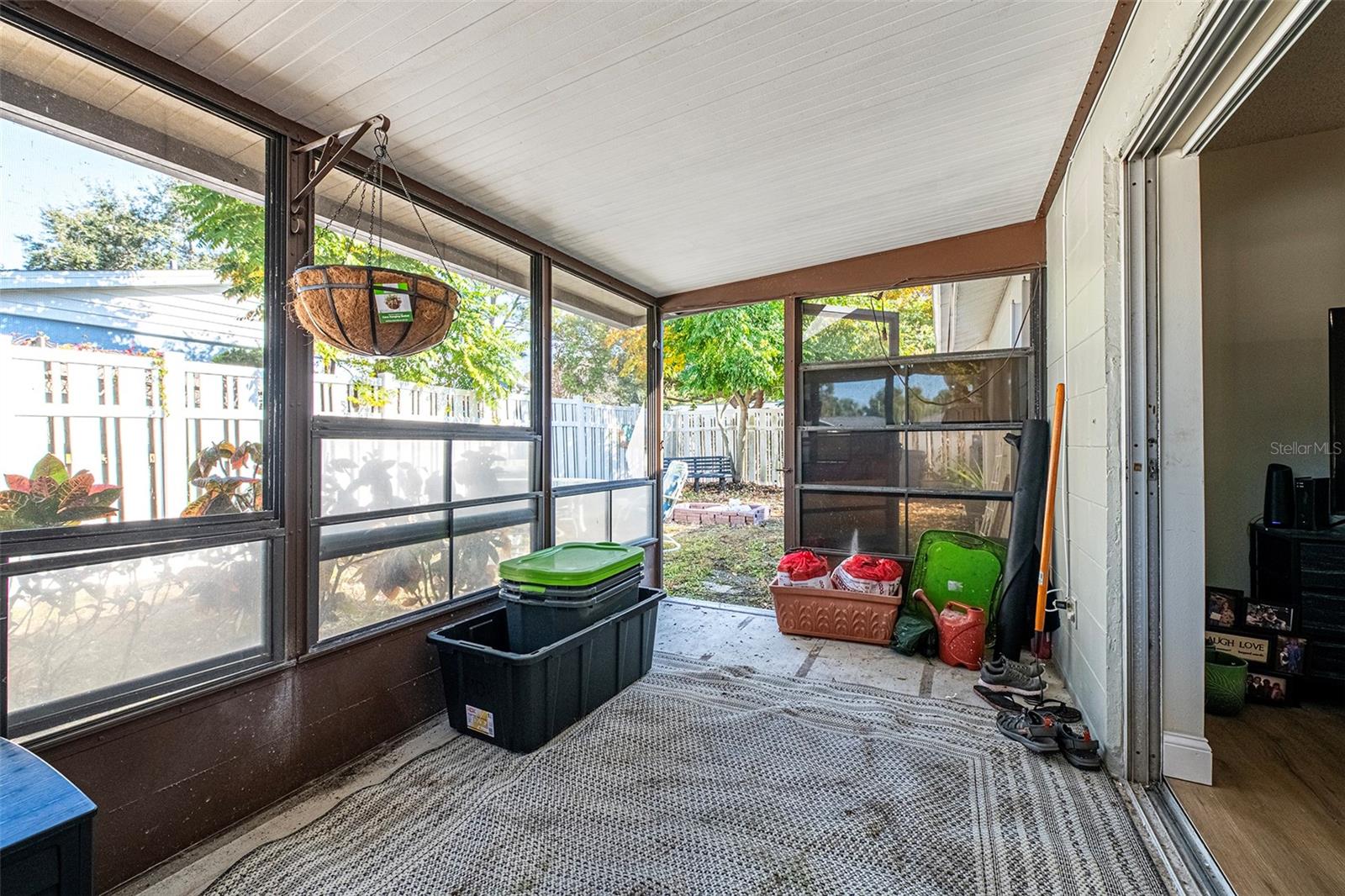 AUTUMN RUN - Residential