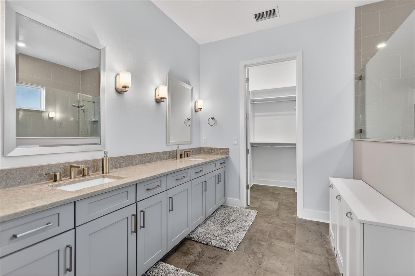 SANCTUARY COVE - Residential