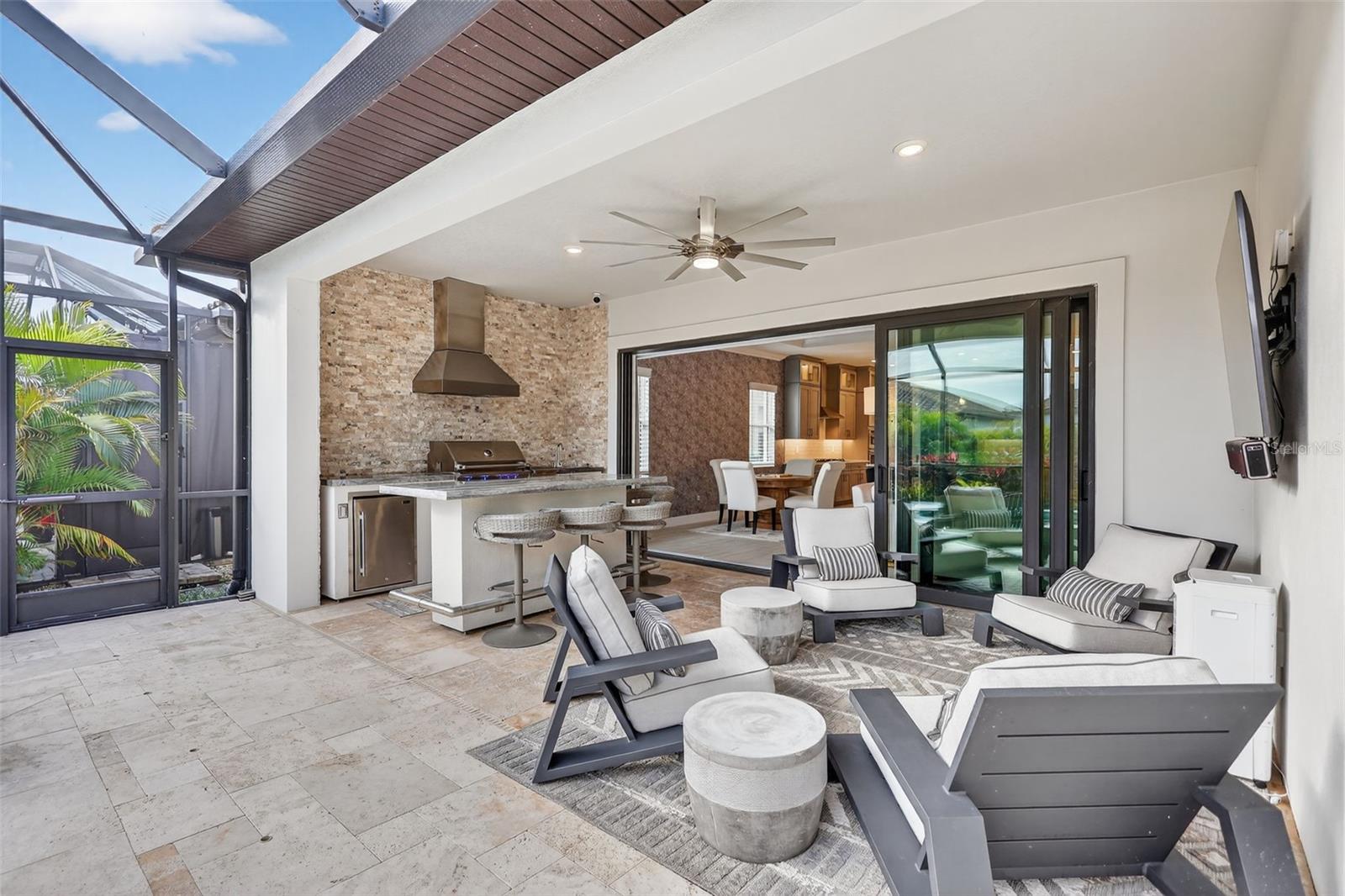 SANCTUARY COVE - Residential