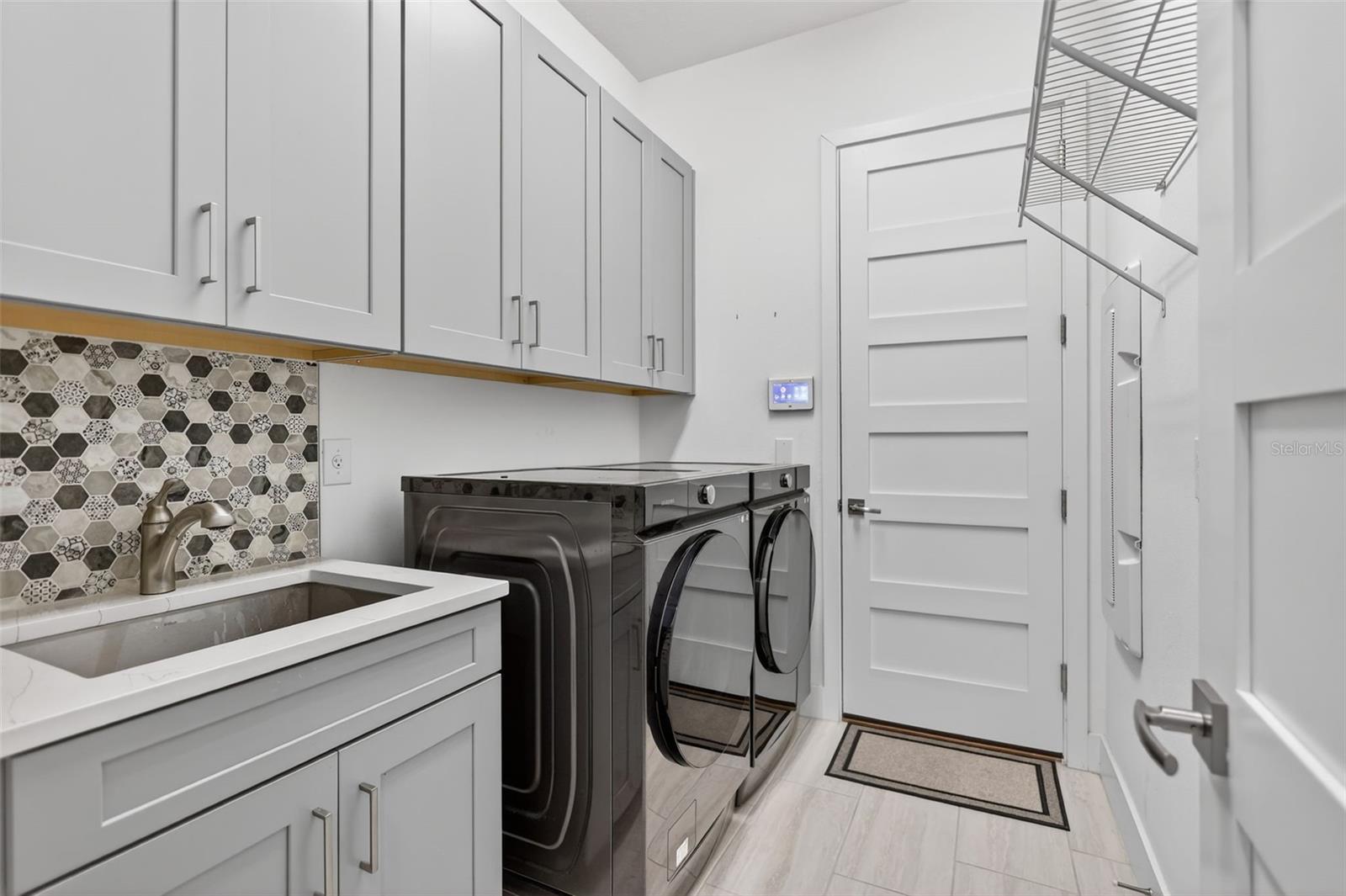 SANCTUARY COVE - Residential