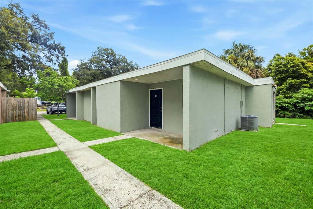 Photo of 1009 E Holland Avenue, Tampa, FL 33612 (MLS # TB8538995)