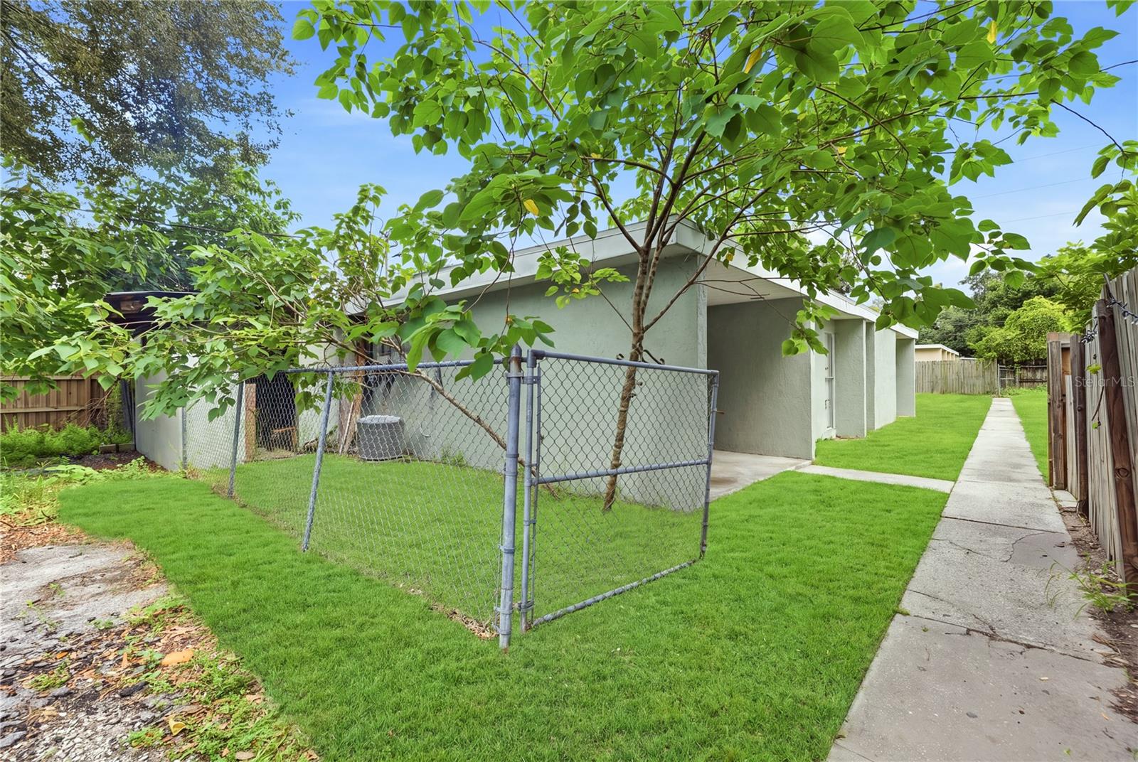 1009 E HOLLAND AVENUE