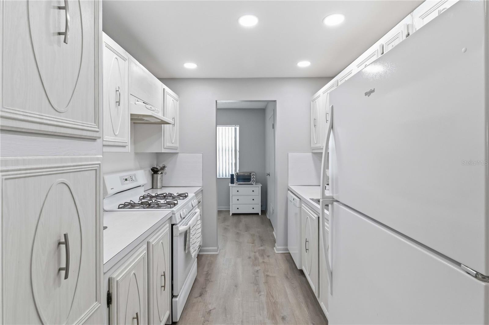 PARADISE SHORES - Residential